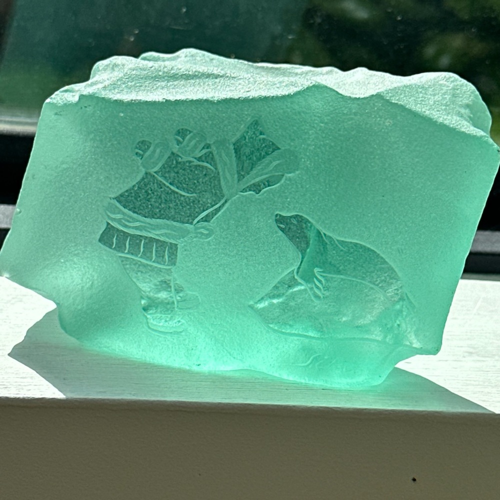 SIKU ETCHED SEA GLASS STUDIO ART ESKIMO SEAL SCULPTURE